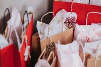 Mother’s Day Gift Guide: Thoughtful Gifts & Sweet Bouquets